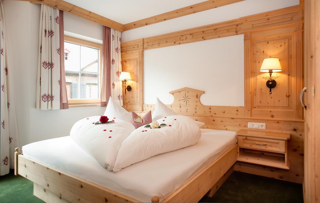 Hotel Ferienschloessl Harmonie Holzgau Habitación foto