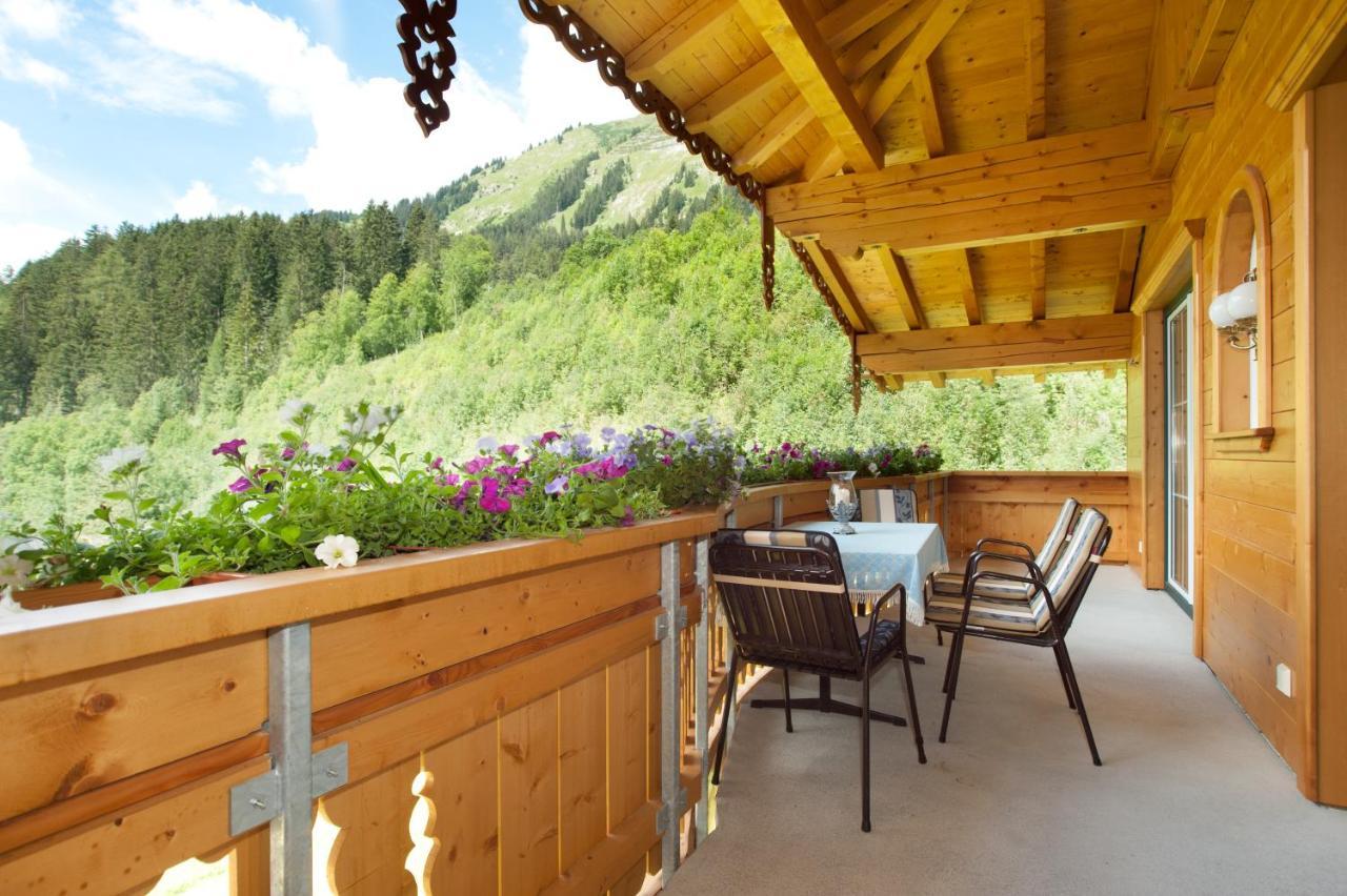 Hotel Ferienschloessl Harmonie Holzgau Exterior foto