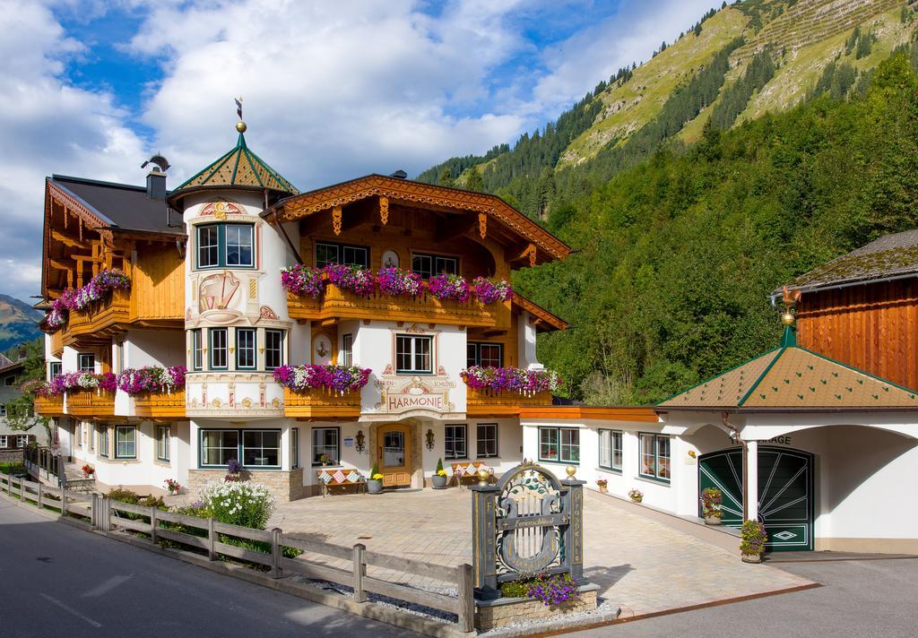 Hotel Ferienschloessl Harmonie Holzgau Exterior foto