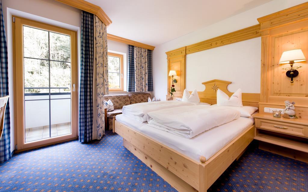 Hotel Ferienschloessl Harmonie Holzgau Exterior foto