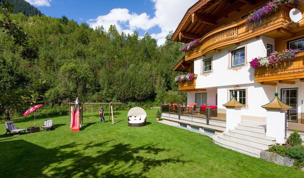 Hotel Ferienschloessl Harmonie Holzgau Exterior foto